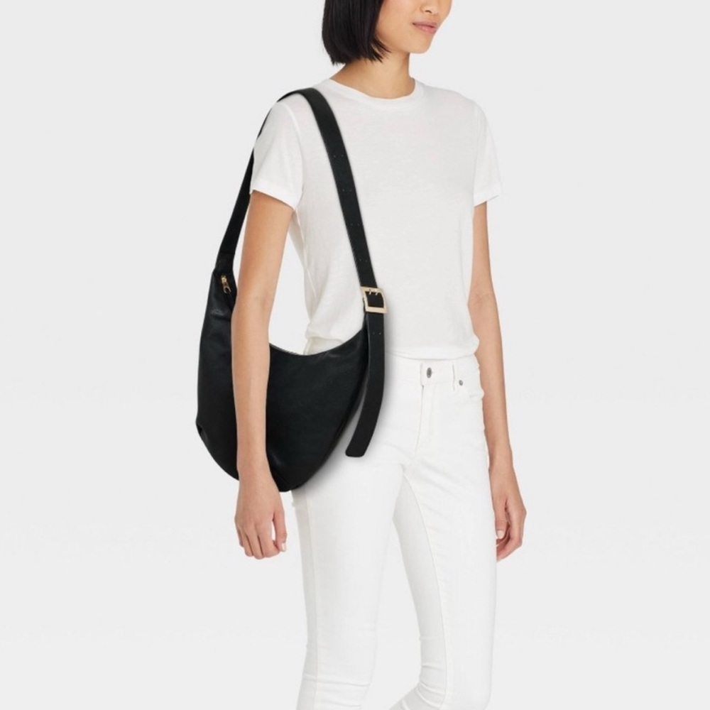 Universal Thread Slouchy Crossbody Shoulder Crescent Bag Black Faux Leather